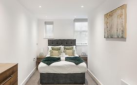 Spacious Luxury Apartment King Bed - Central Location